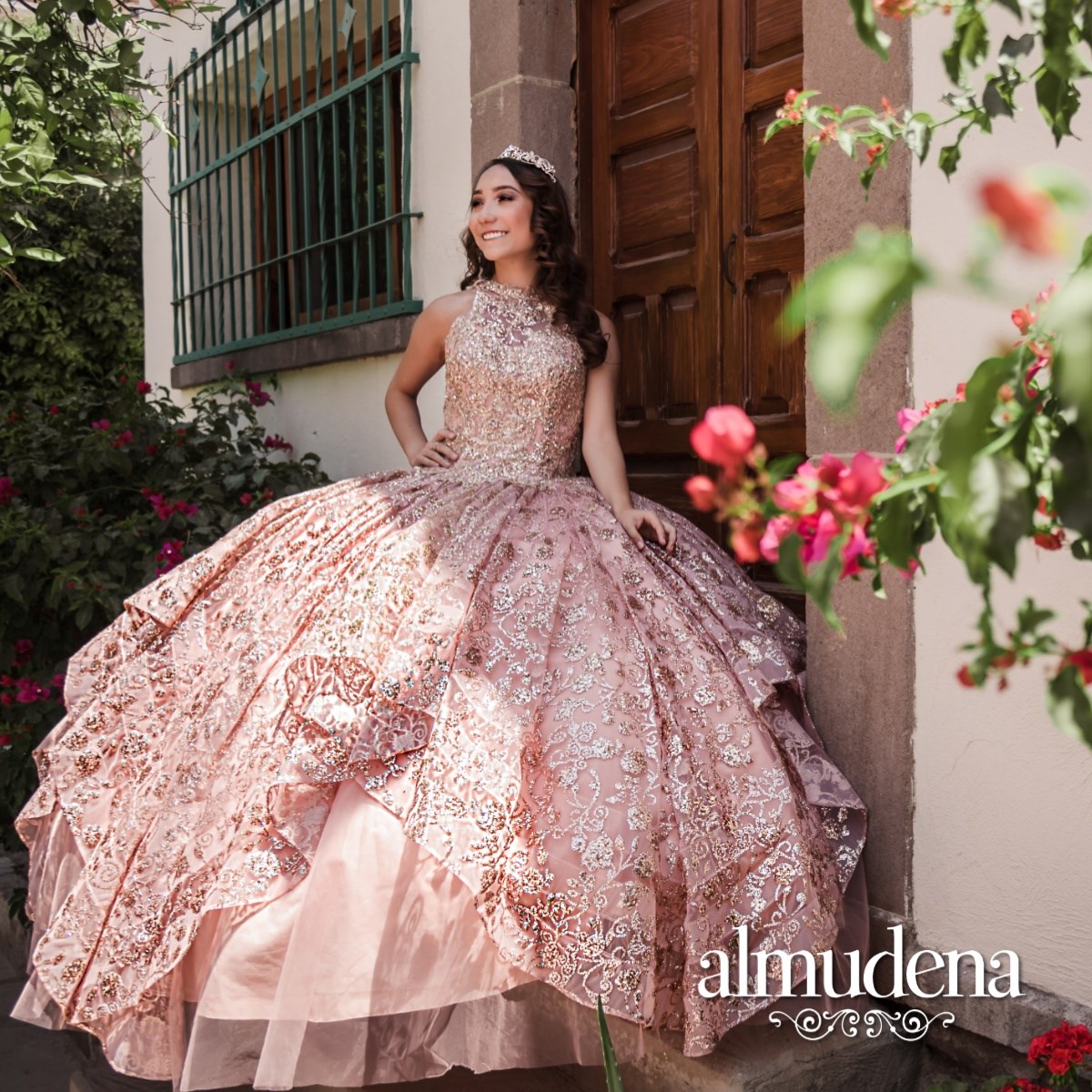 Vestido de Quinces Rosa con Aplicaciones Brillantes - Almudena Boutique -  Ropa para mujer, Vestidos cortos, de noche y para novias