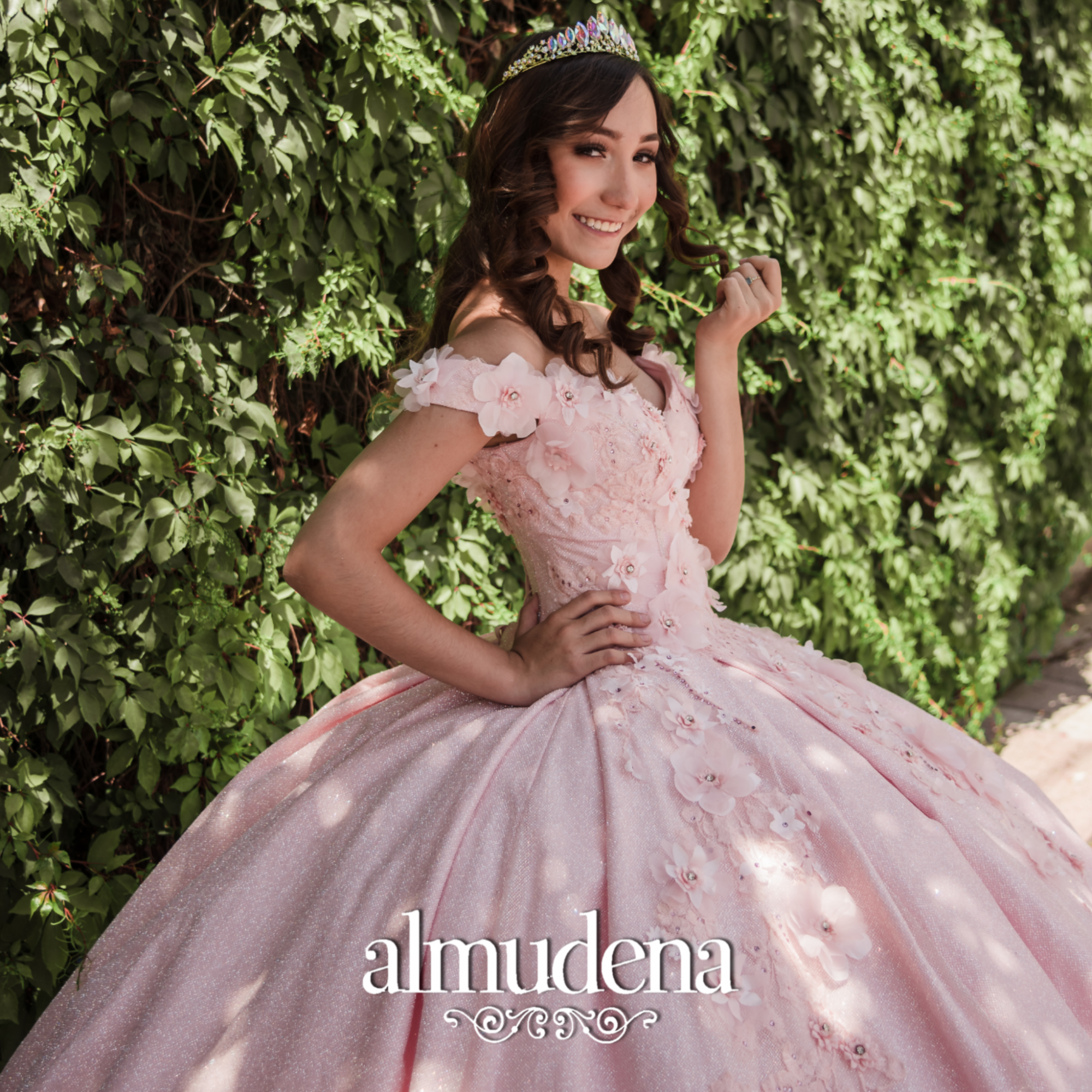 Vestido de XV Rosa con Flores - Almudena Boutique - Ropa para mujer,  Vestidos cortos, de noche y para novias