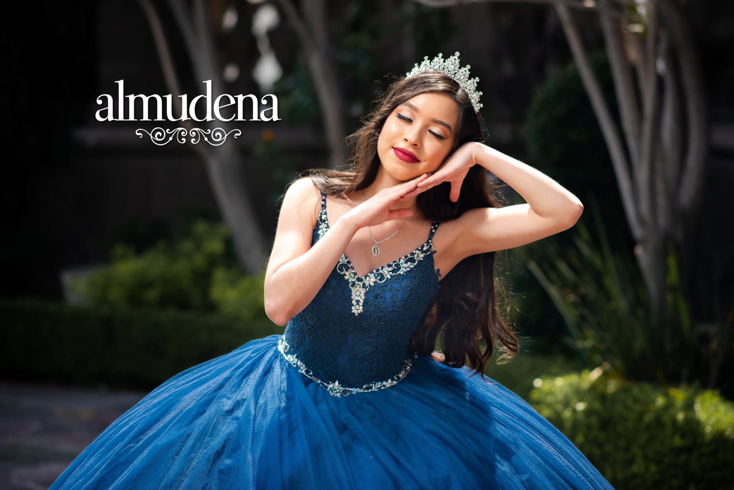 Vestido de 15 Azul Marino con Pedrería de Gala - Almudena Boutique - Ropa  para mujer, Vestidos cortos, de noche y para novias
