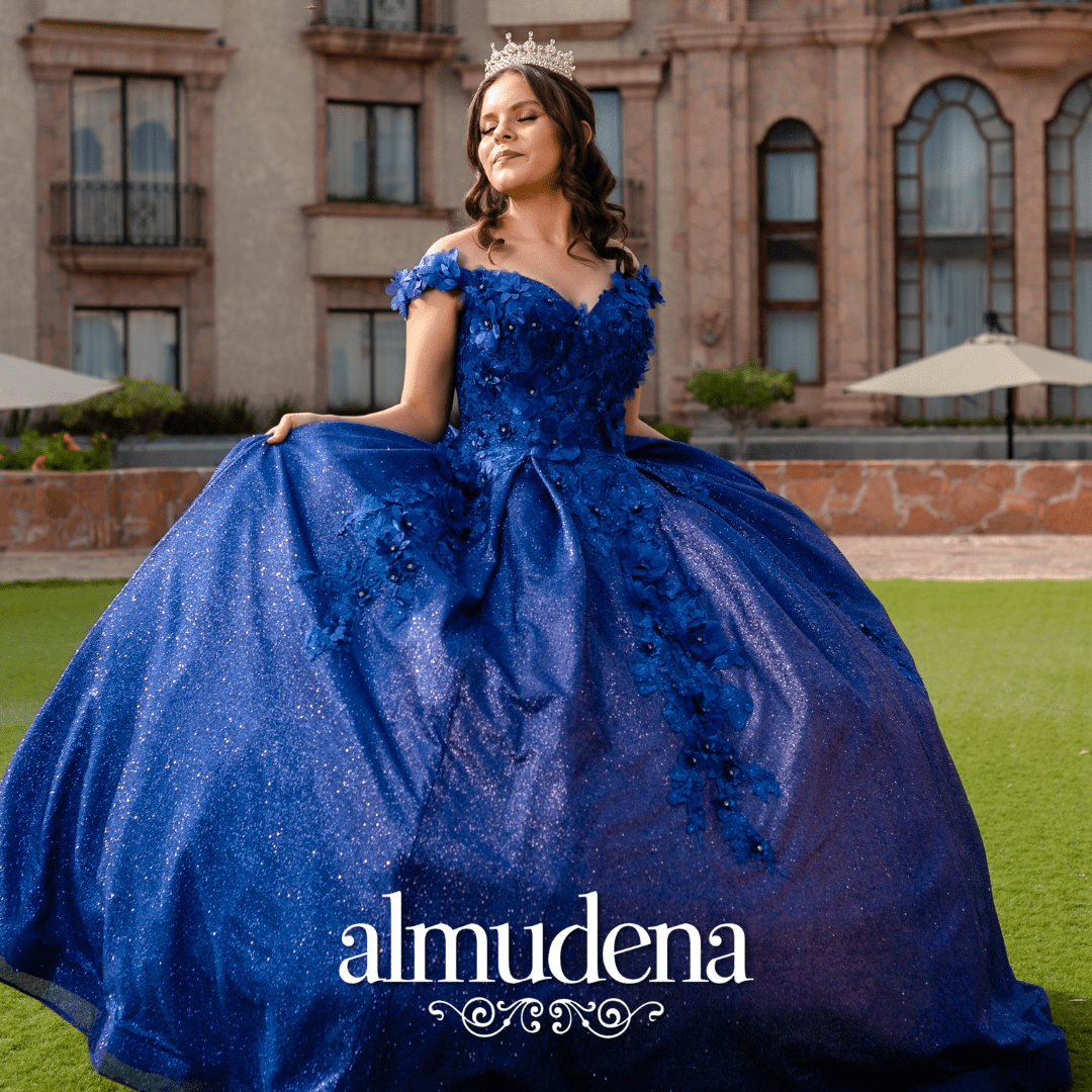 Vestido para Quinceañera Azul Rey con Flores - Almudena Boutique - Ropa para  mujer, Vestidos cortos, de noche y para novias