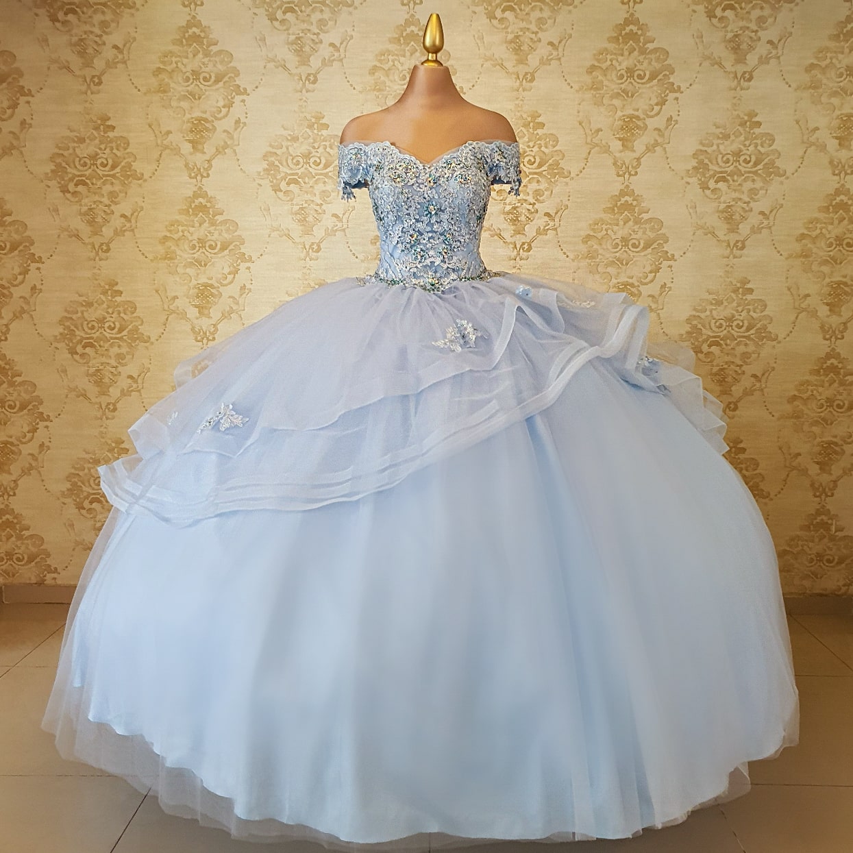Vestido de XV Azul Cielo Sin Hombros con Olanes de Fiesta - Almudena  Boutique - Ropa para mujer, Vestidos cortos, de noche y para novias