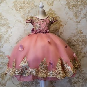 vestido-palo-de-rosa-presentacion-elegante